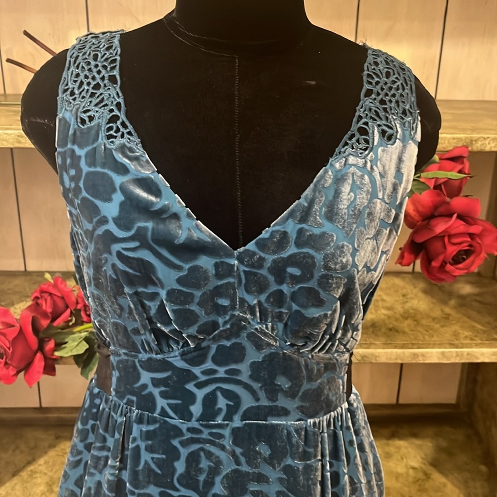 Dress - Picture 2 of 7